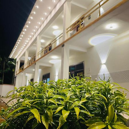 Great Victoria Palace Ratnapura Zewnętrze zdjęcie