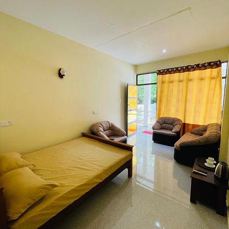 Great Victoria Palace Ratnapura Zewnętrze zdjęcie