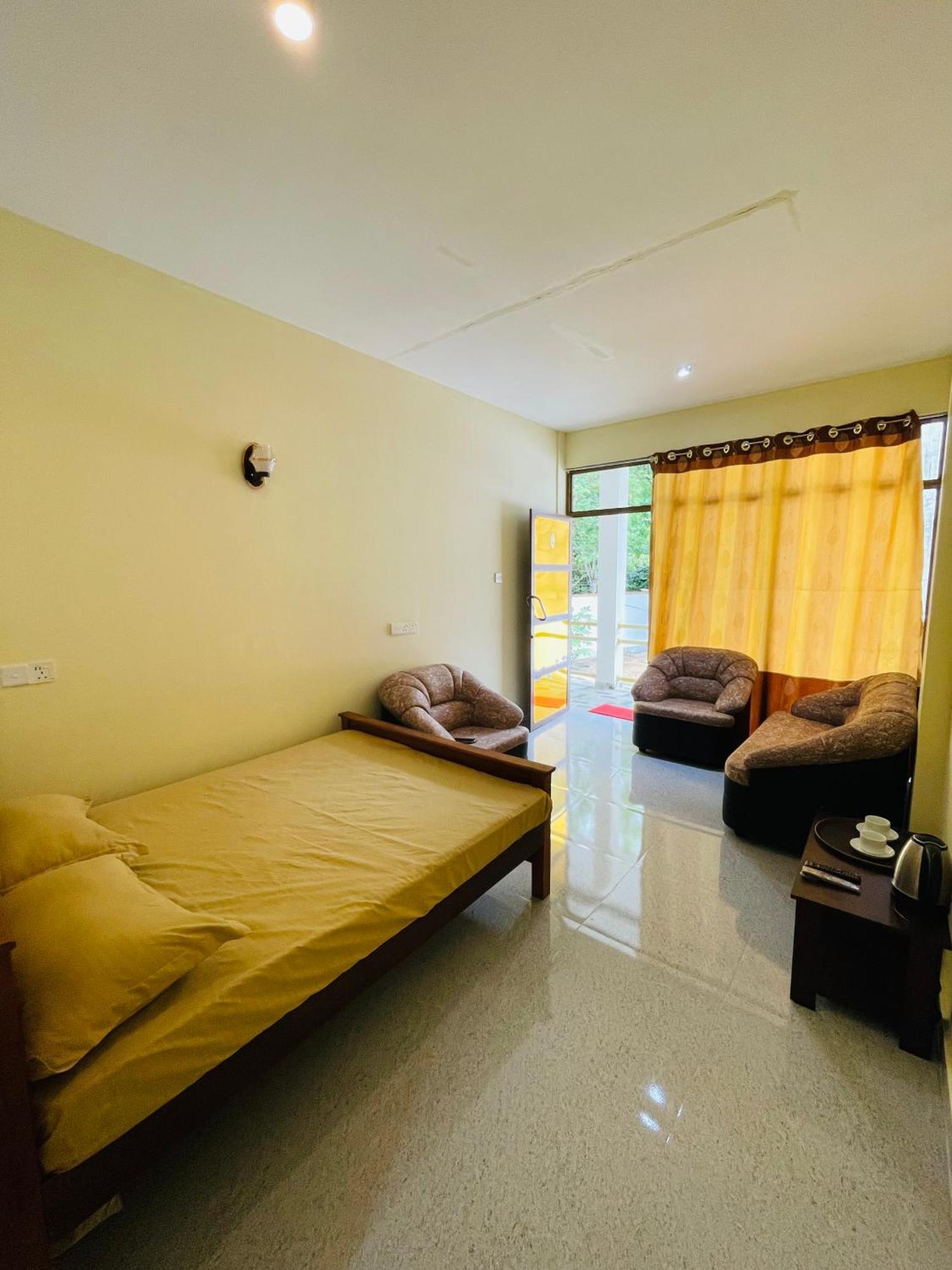 Great Victoria Palace Ratnapura Zewnętrze zdjęcie
