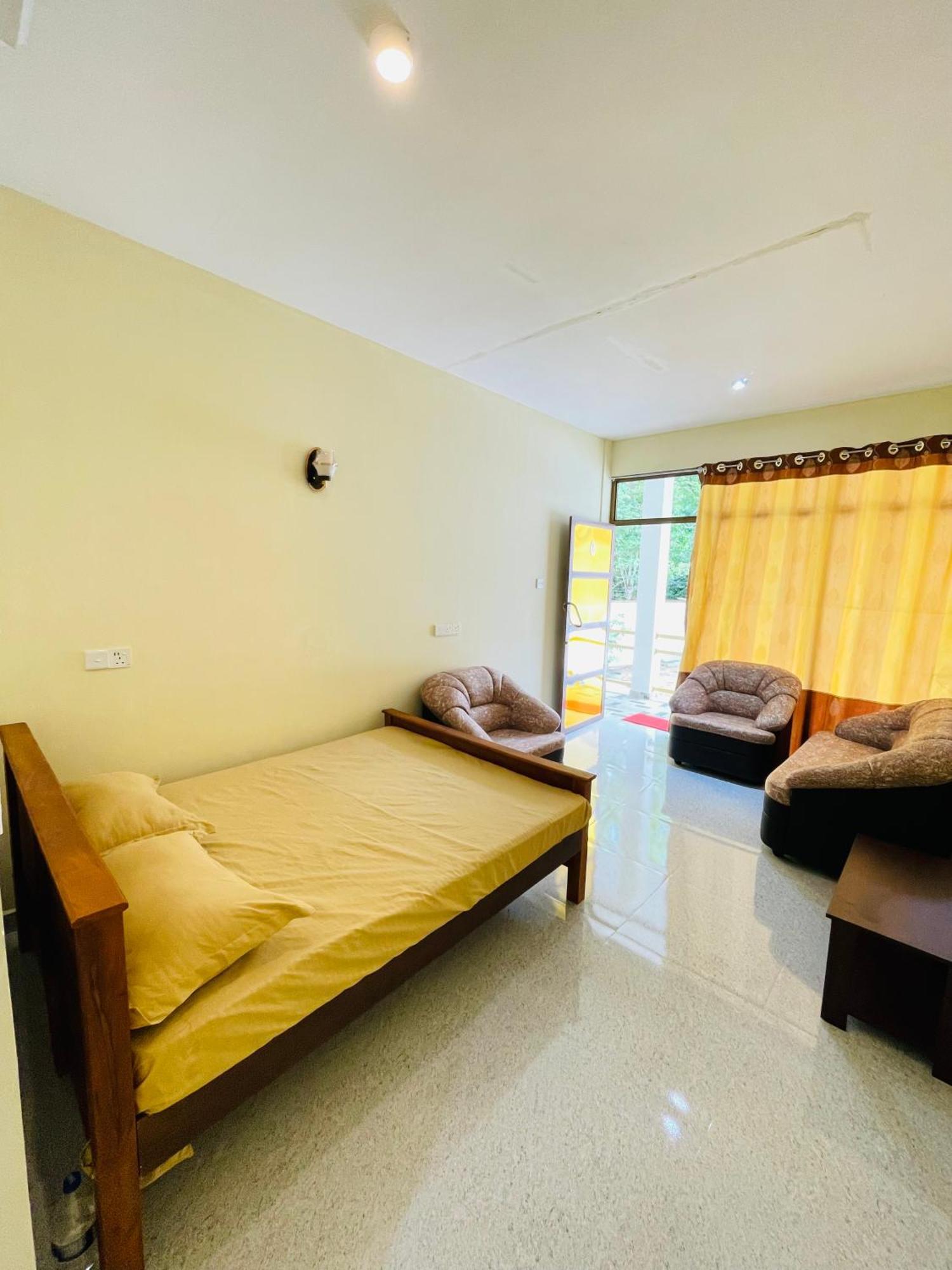 Great Victoria Palace Ratnapura Zewnętrze zdjęcie