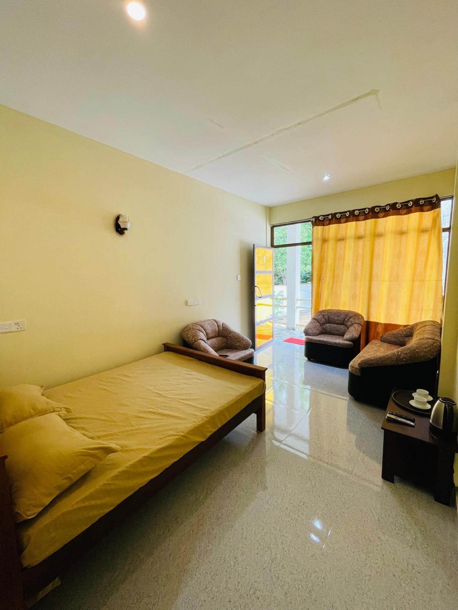 Great Victoria Palace Ratnapura Zewnętrze zdjęcie